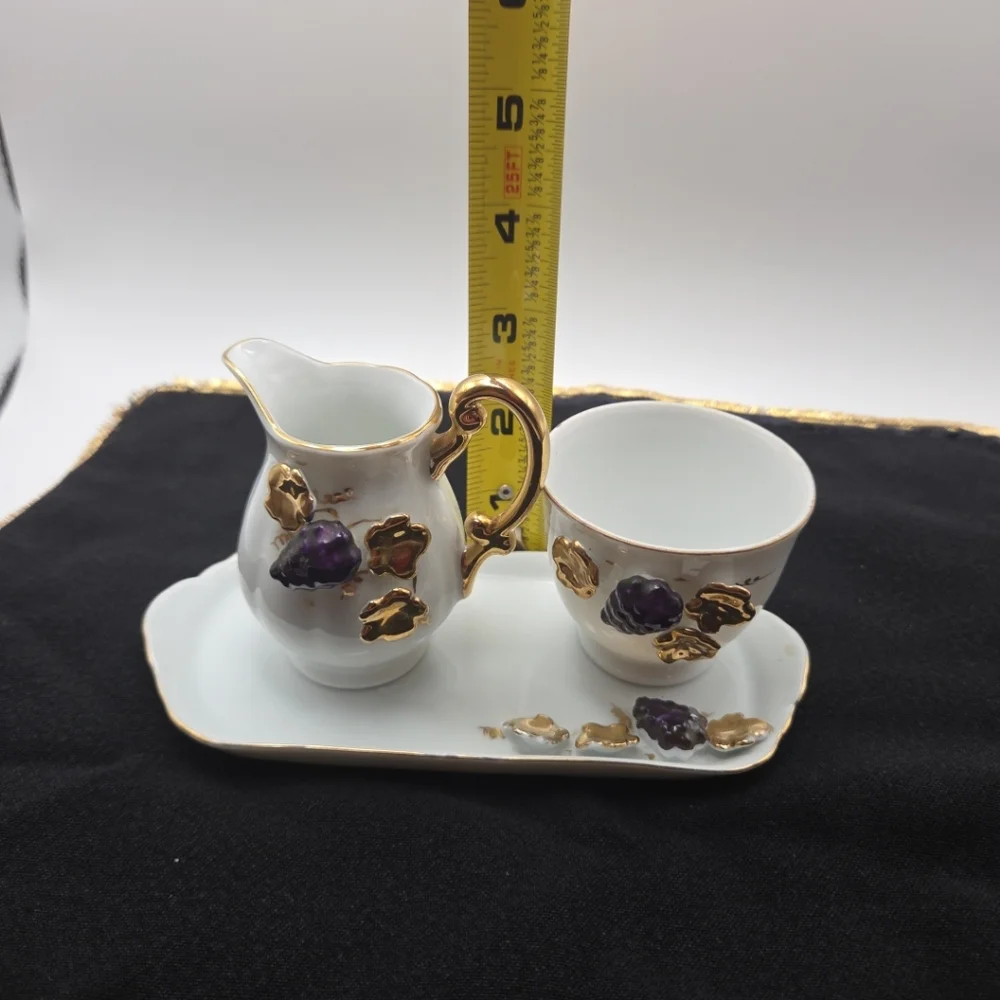 White and Gold Cream And Sugar Set with Blackberry